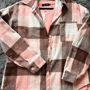 NWT ladies Pink and Brown Plaid Shacket w/pink Tee. (2 piece)